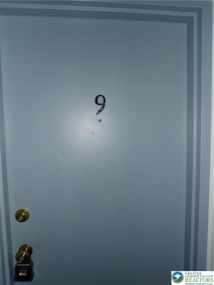 835 S 4th St Apt 9 - Photo 2 of 9