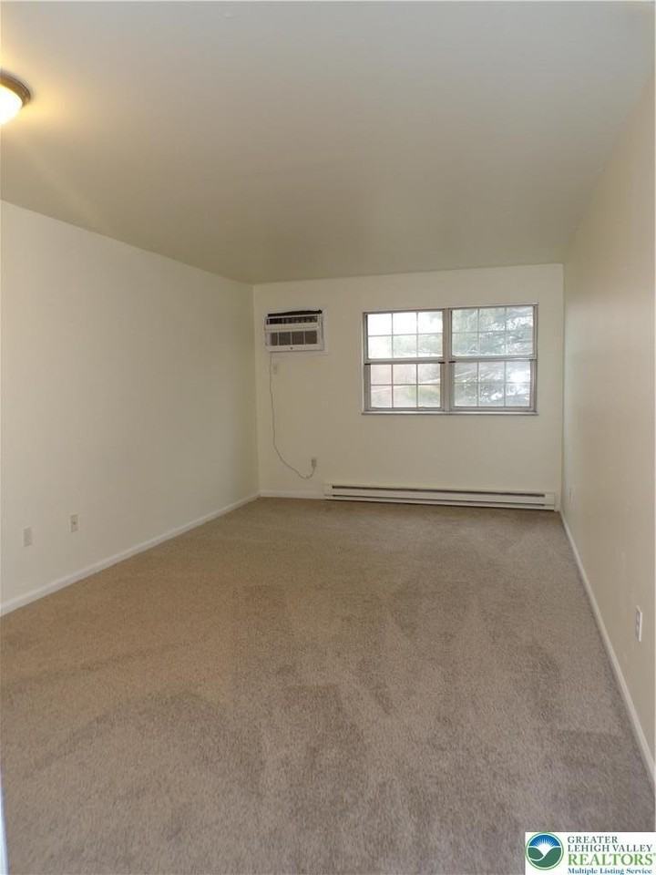 835 S 4th St Apt 9 - Photo 3 of 9