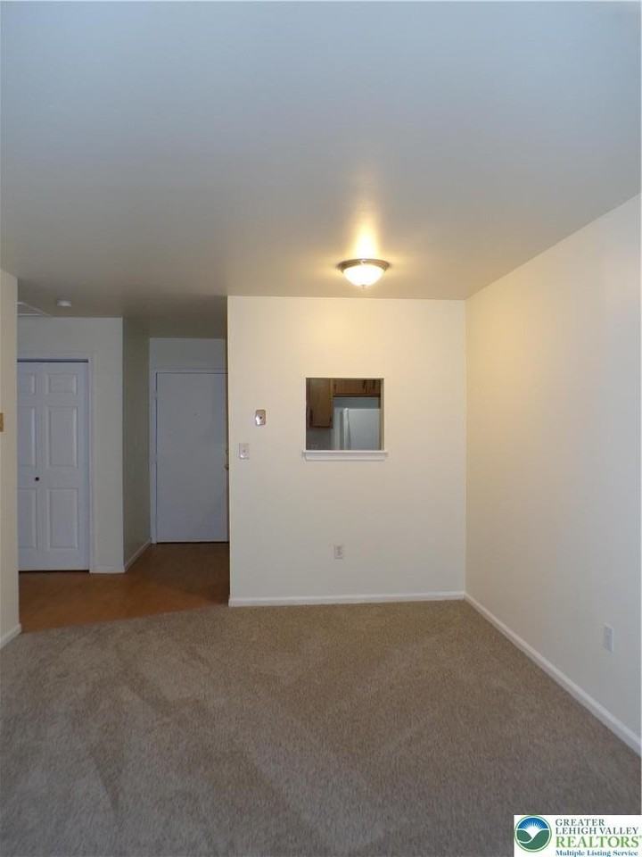 835 S 4th St Apt 9 - Photo 4 of 9