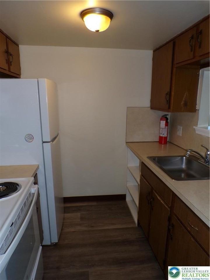 835 S 4th St Apt 9 - Photo 5 of 9