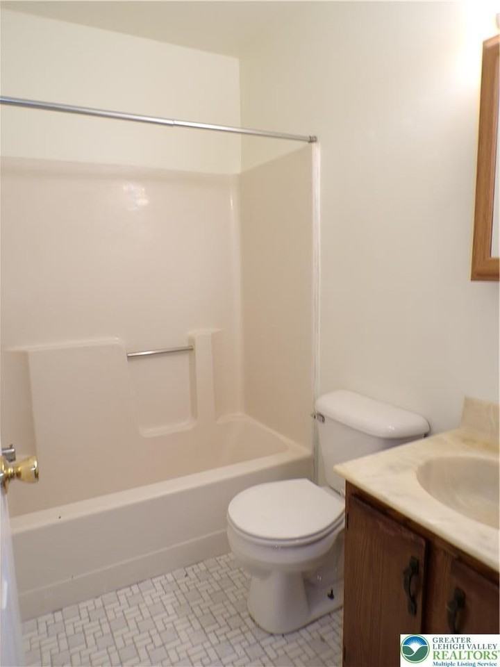 835 S 4th St Apt 9 - Photo 7 of 9