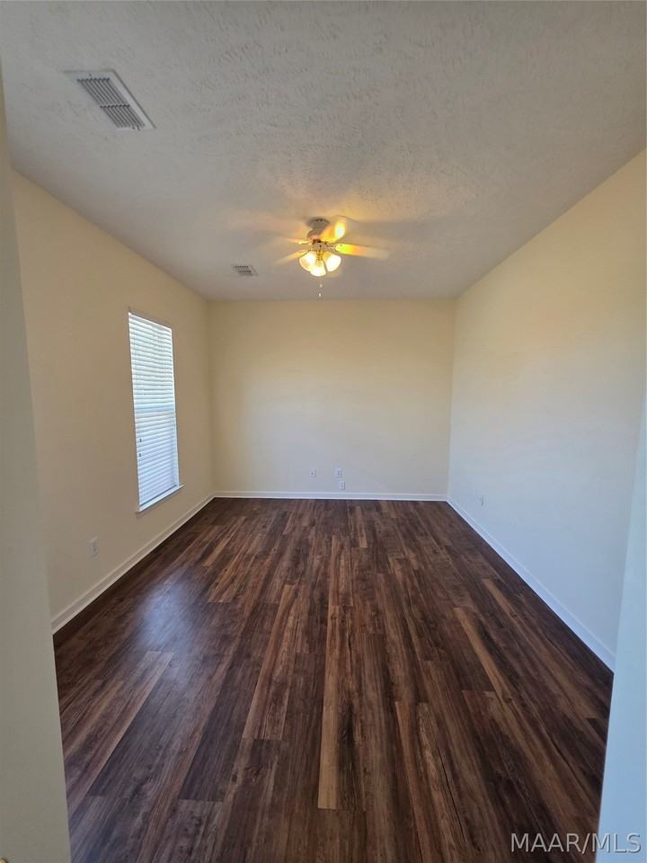 9400 Bristlecone Dr - Photo 3 of 25