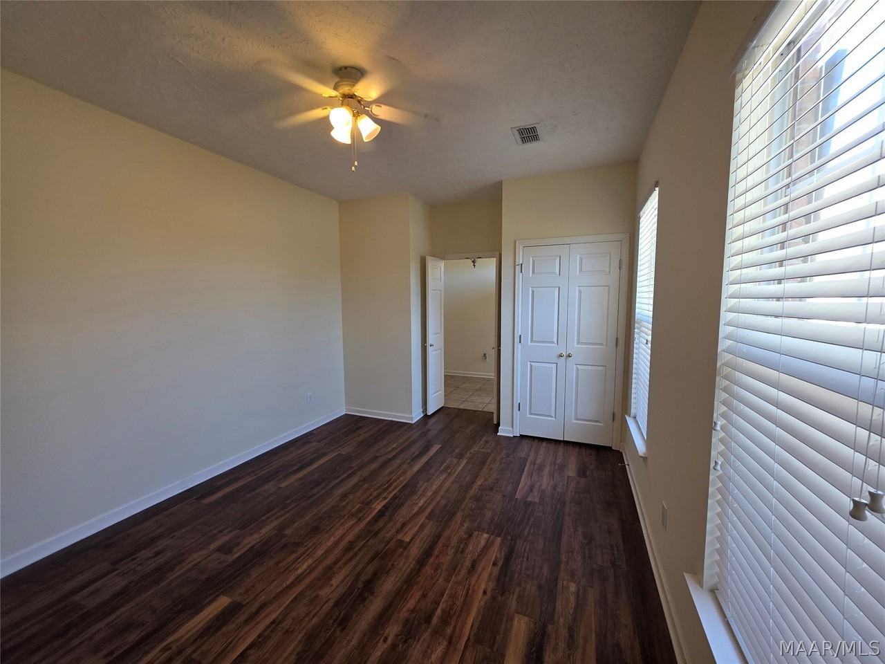 9400 Bristlecone Dr - Photo 4 of 25