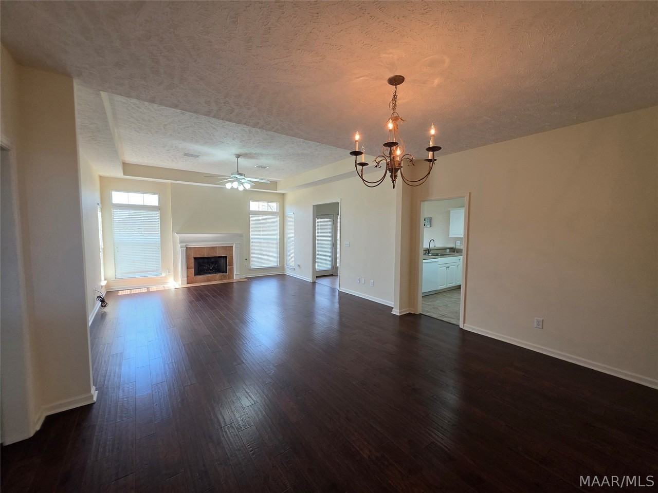 9400 Bristlecone Dr - Photo 5 of 25