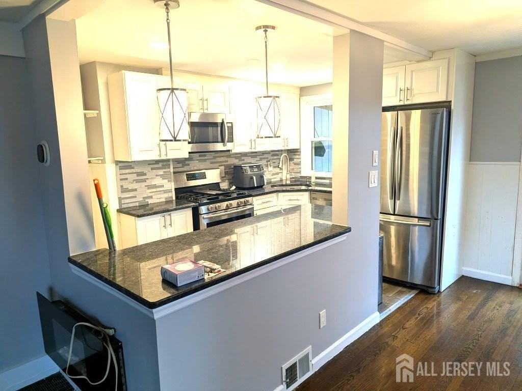 651 Crescent Dr - Photo 2 of 18