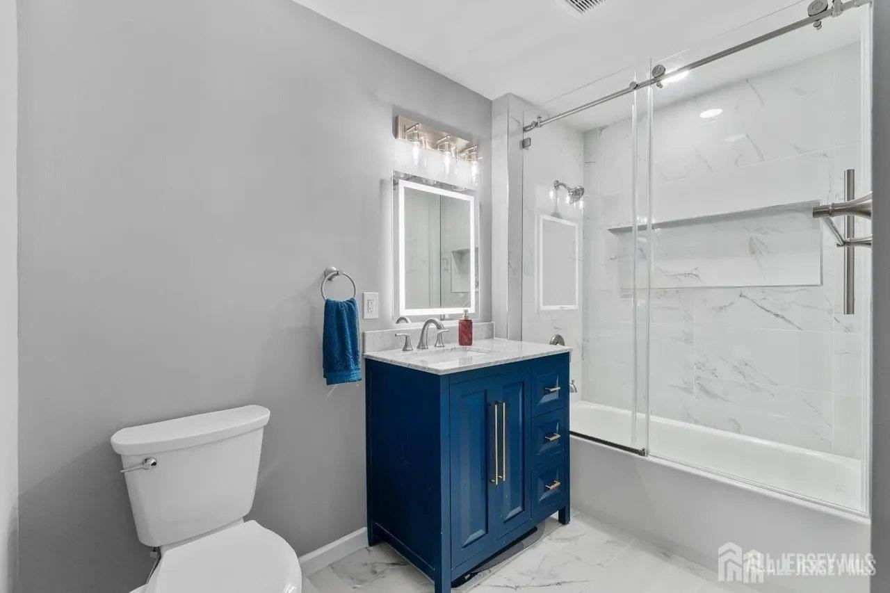 251 Kempsey Dr - Photo 4 of 23