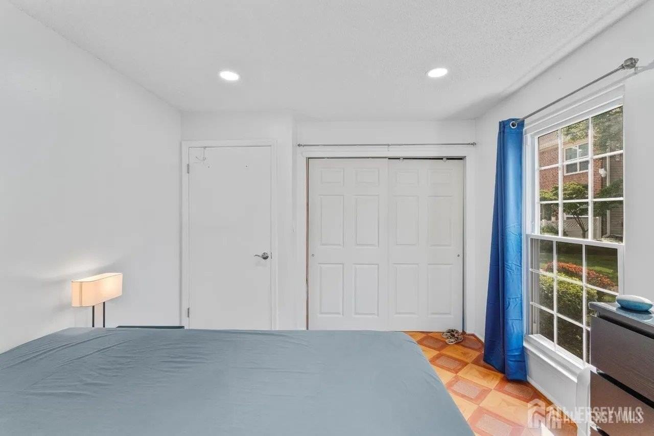 251 Kempsey Dr - Photo 5 of 23