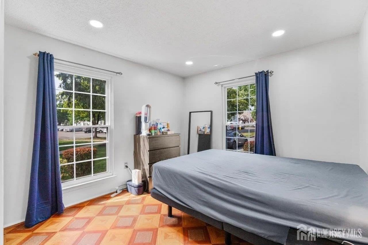 251 Kempsey Dr - Photo 6 of 23