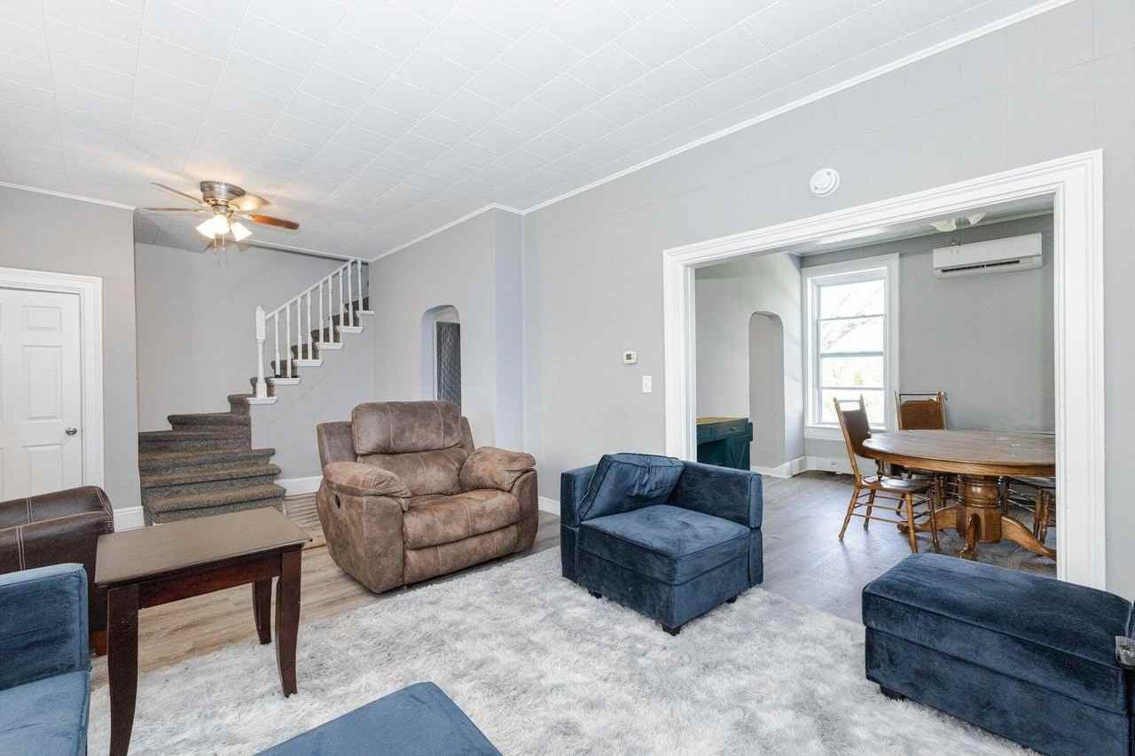 224 Margaret St - Photo 2 of 6