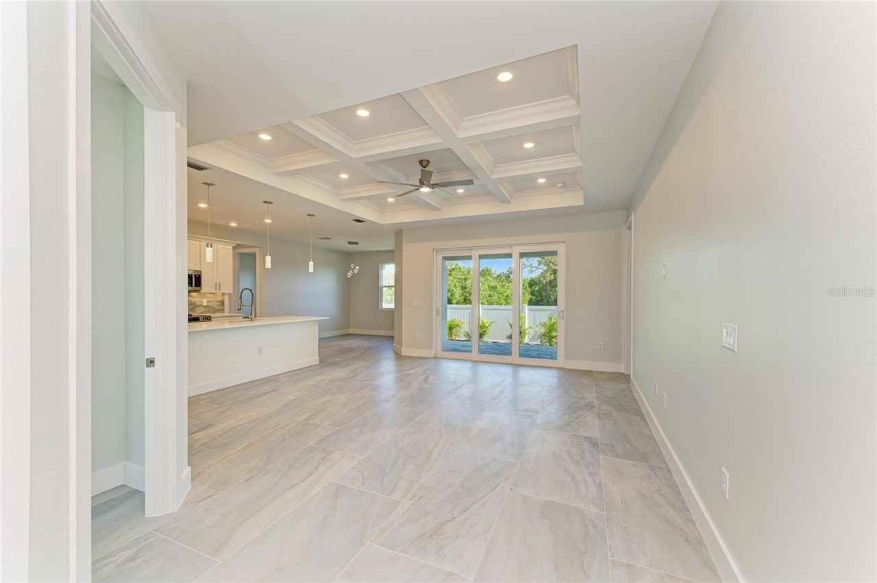 380 Holly Rd - Photo 3 of 42