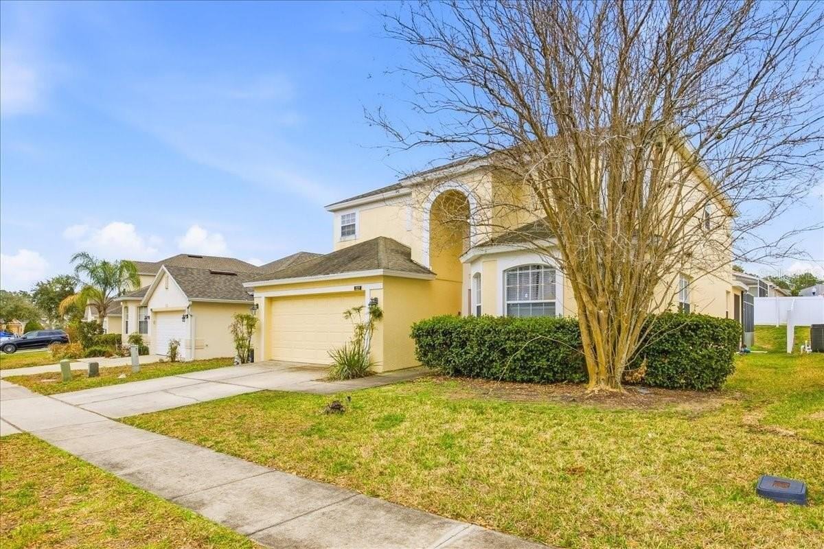 227 Bonville Dr - Photo 3 of 32