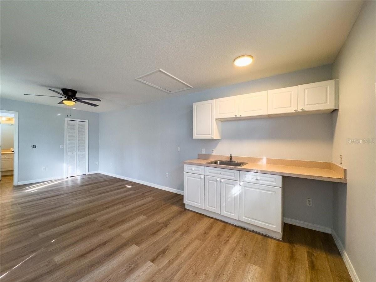 102 Mango Dr - Photo 3 of 13