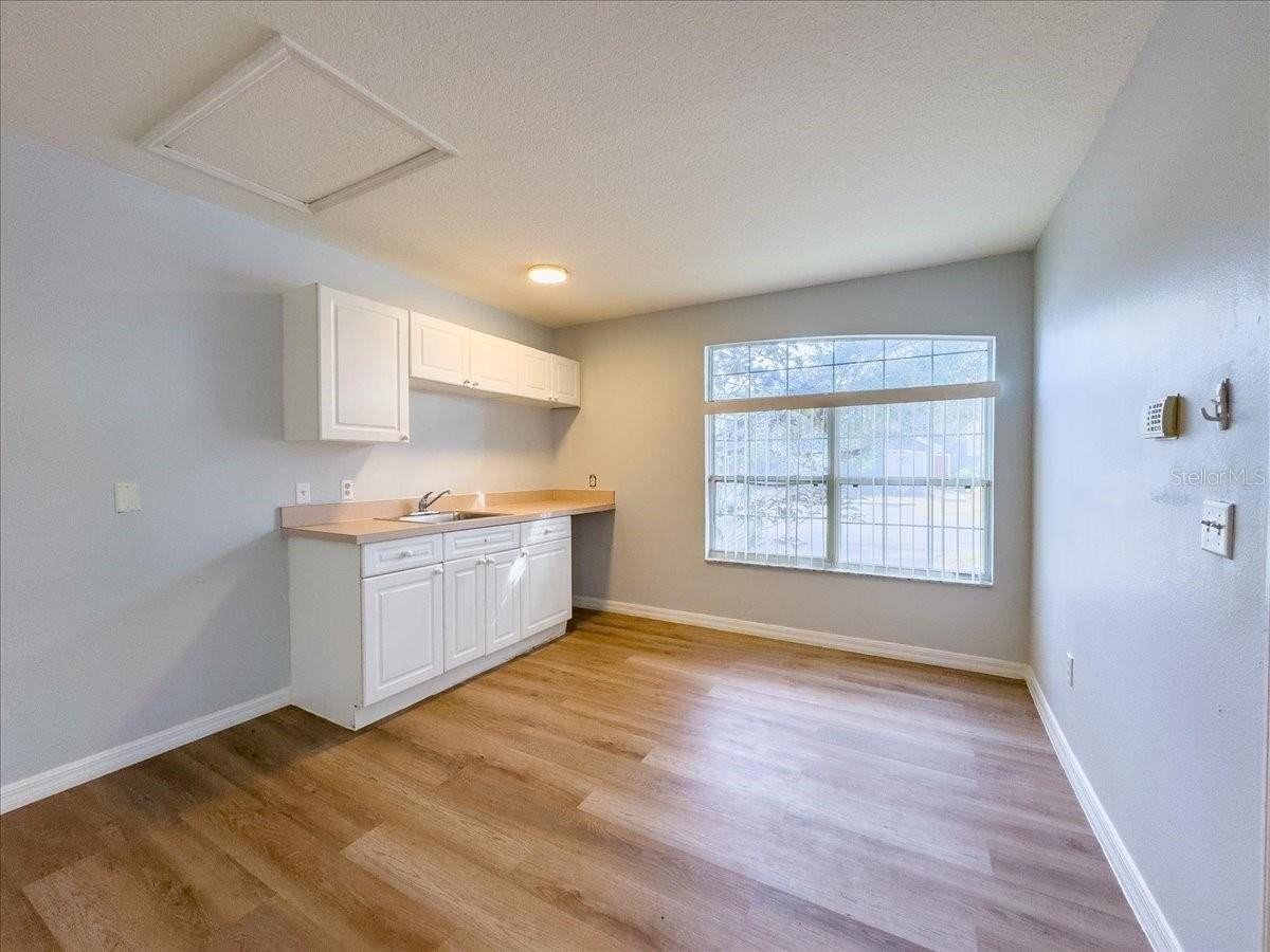 102 Mango Dr - Photo 5 of 13