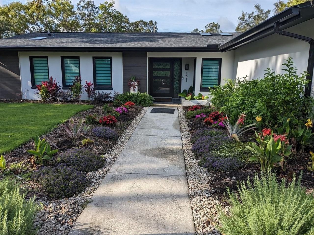 1851 Royal Oak Pl E - Photo 2 of 50