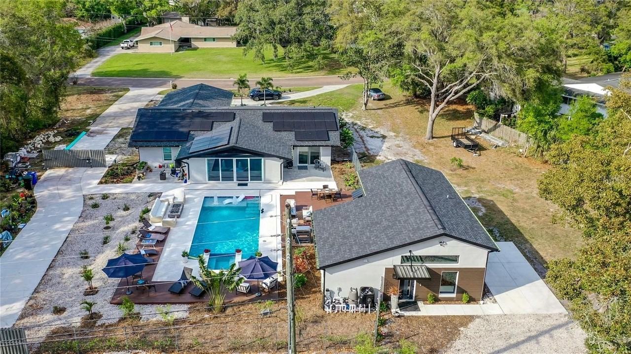 1851 Royal Oak Pl E - Photo 3 of 50