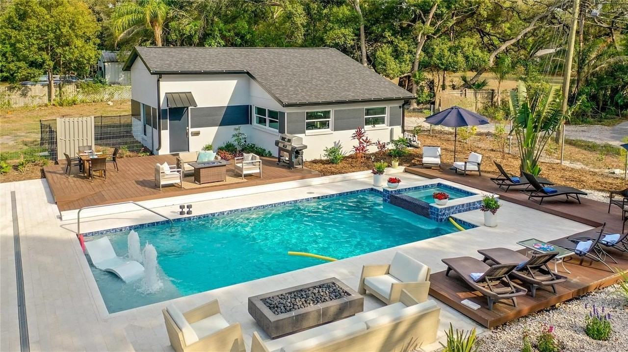 1851 Royal Oak Pl E - Photo 5 of 50