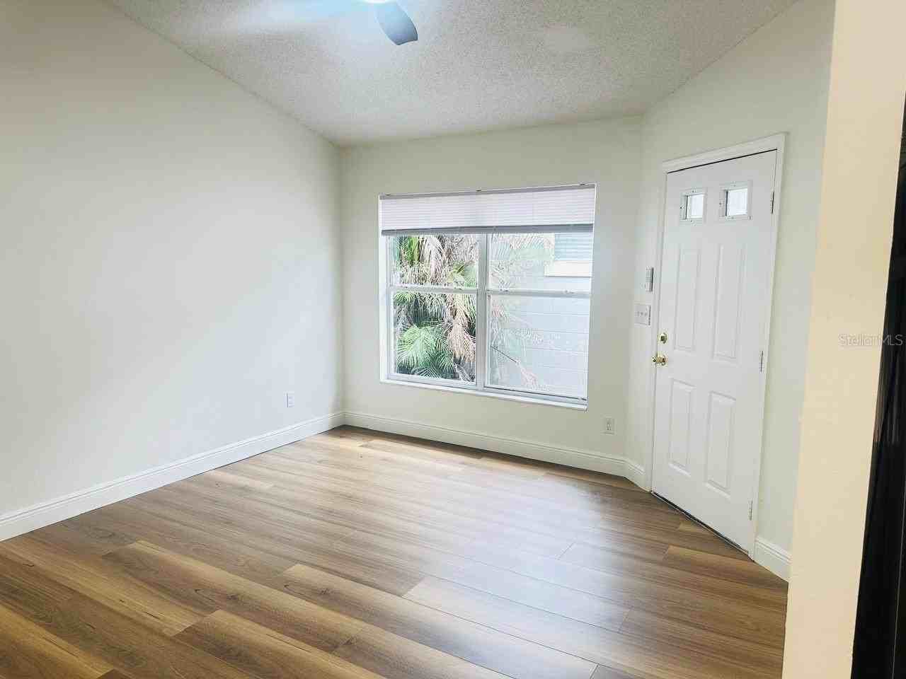 11118 Einbender Rd - Photo 3 of 44