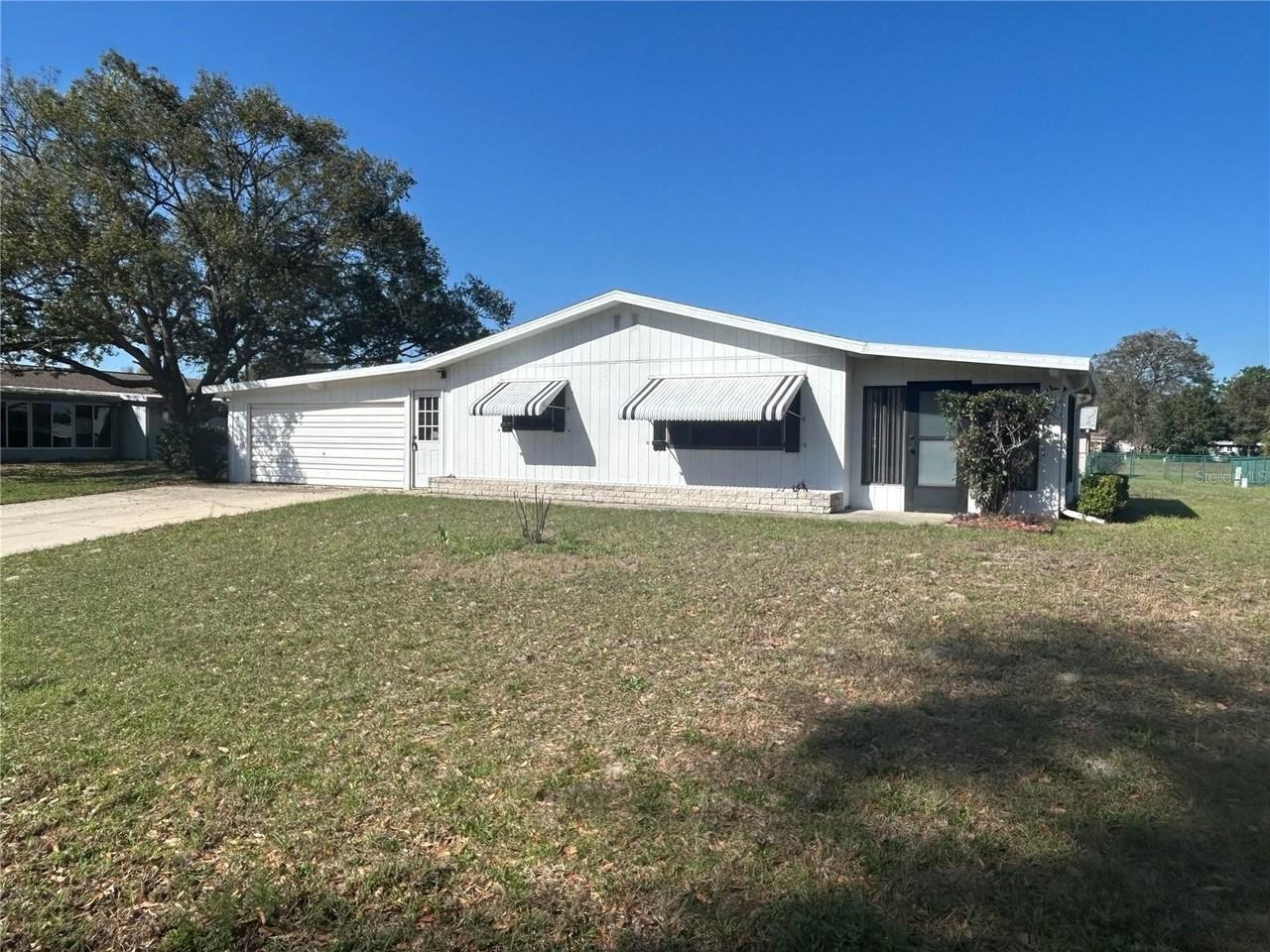 10400 Sw 98th Ave - Photo 2 of 27