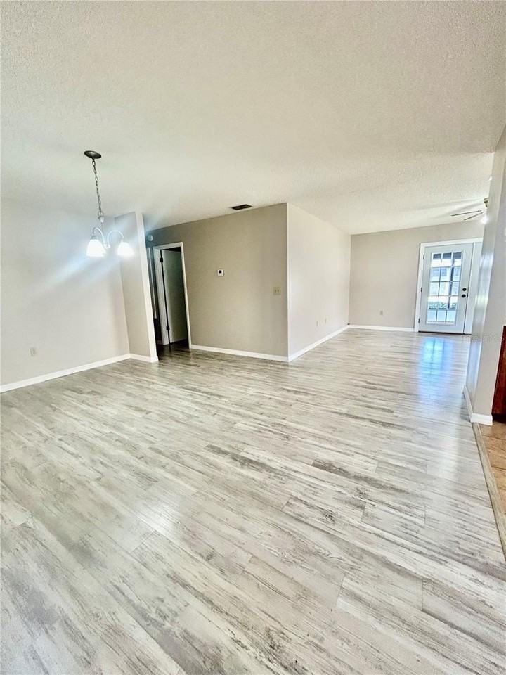 10400 Sw 98th Ave - Photo 4 of 27