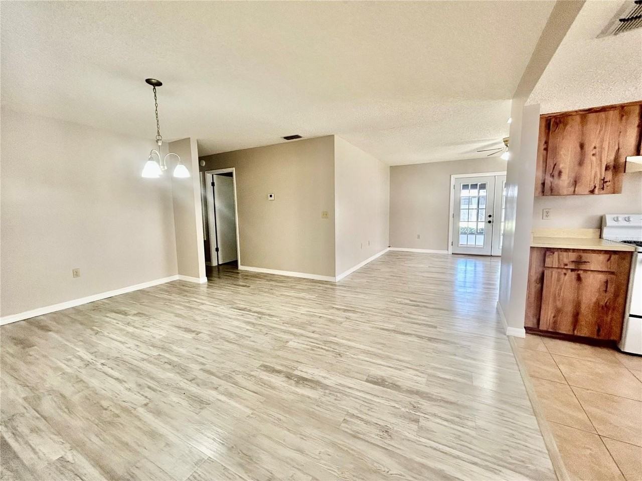 10400 Sw 98th Ave - Photo 5 of 27