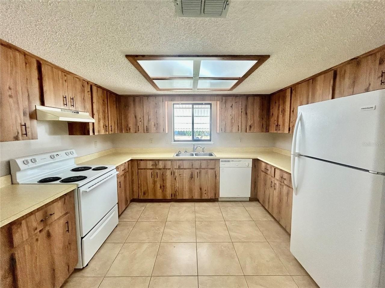 10400 Sw 98th Ave - Photo 6 of 27