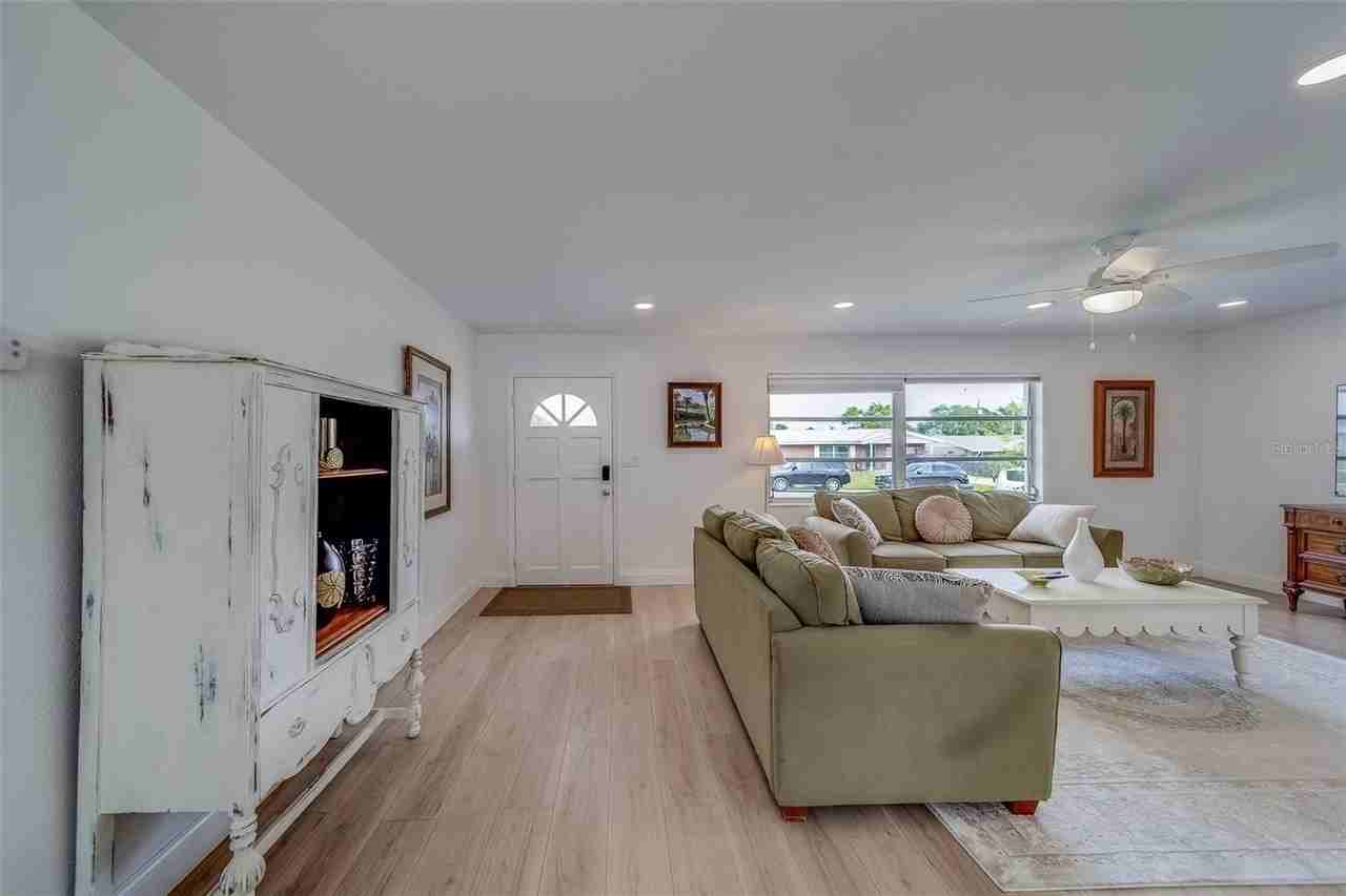 11424 79th Ave - Photo 5 of 50