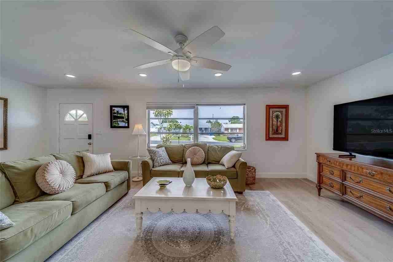 11424 79th Ave - Photo 7 of 50