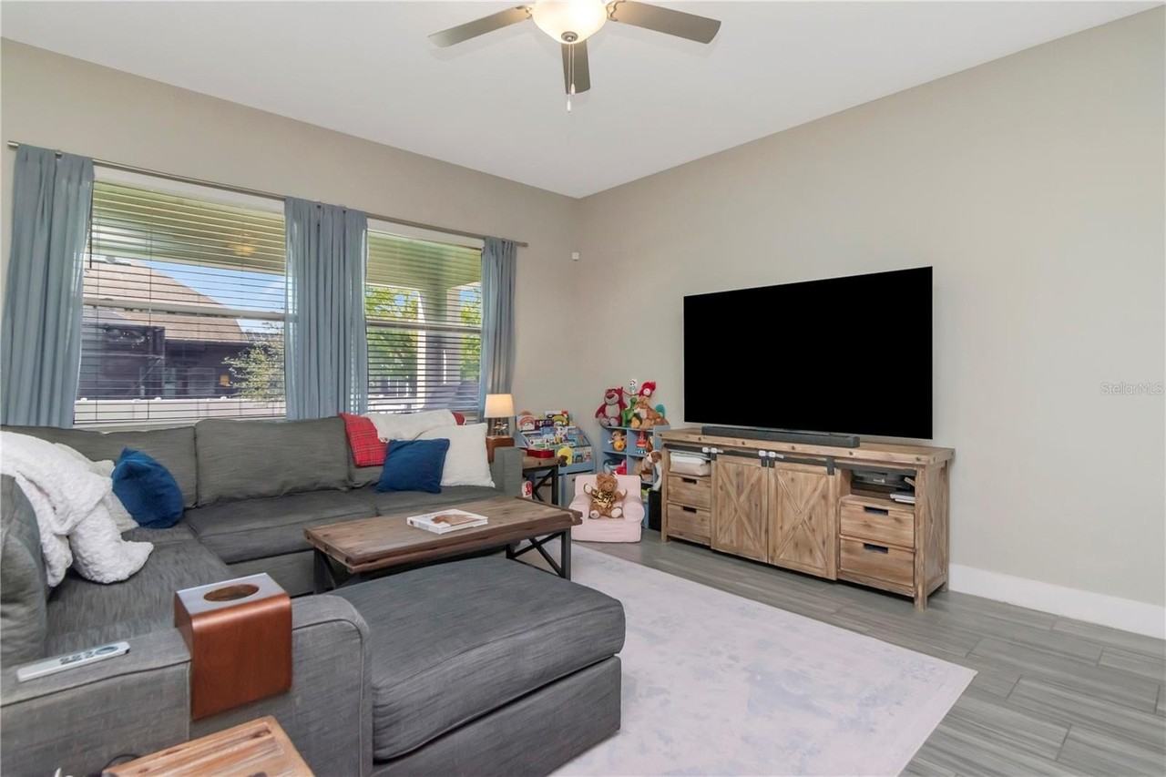 7713 S Shamrock Rd - Photo 4 of 28