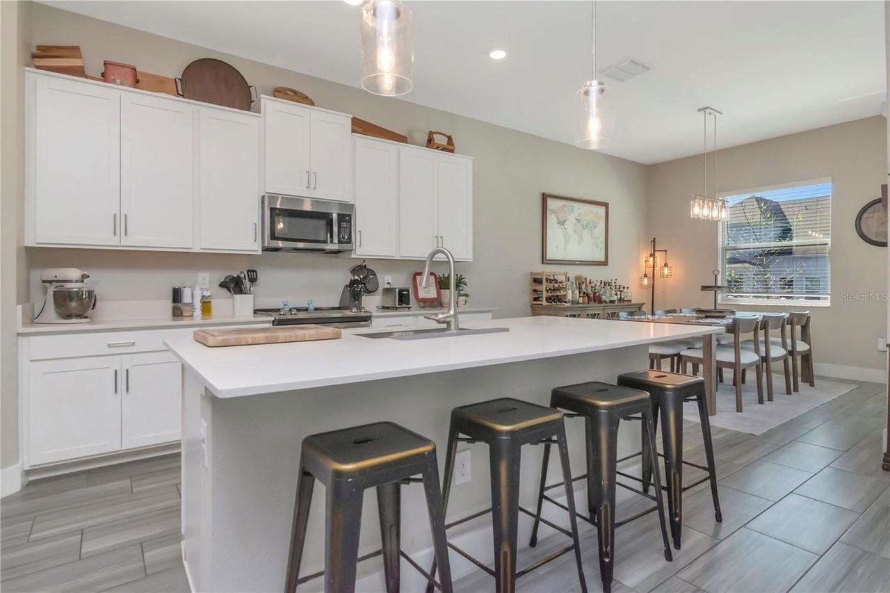 7713 S Shamrock Rd - Photo 7 of 28