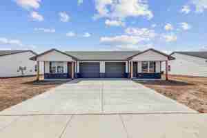 featured image of 935 Arrow Head St