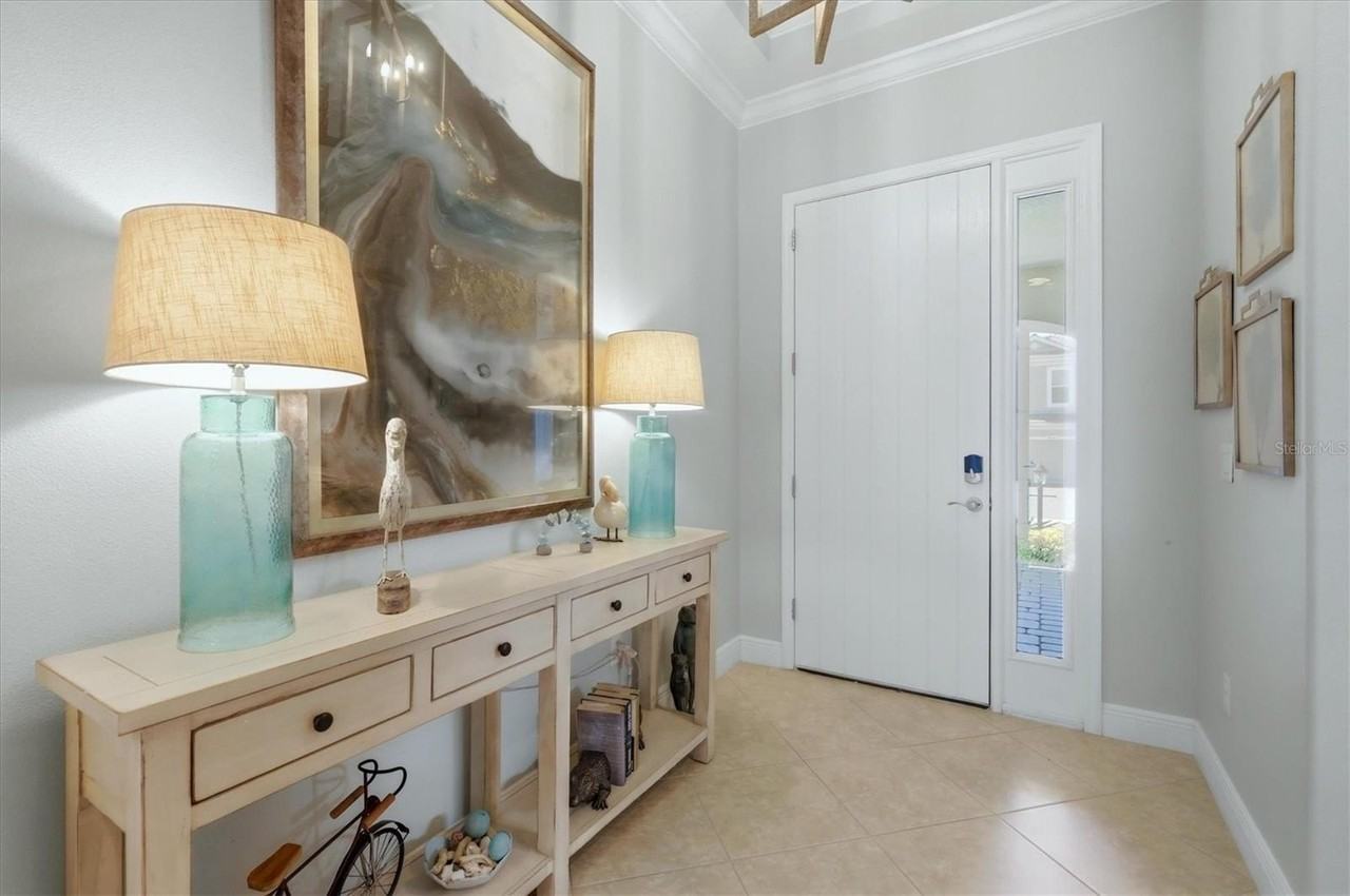 5423 Title Row Dr - Photo 4 of 48