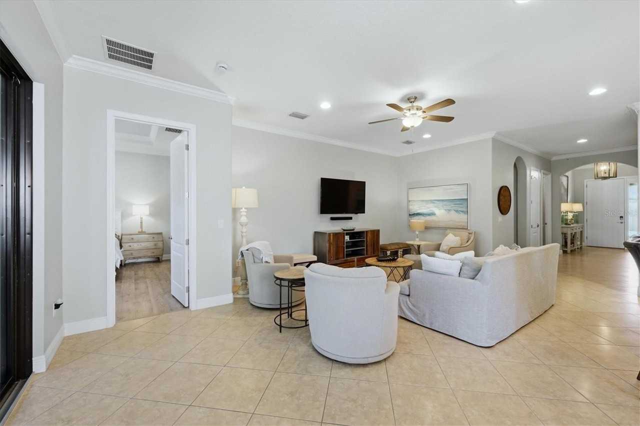 5423 Title Row Dr - Photo 7 of 48