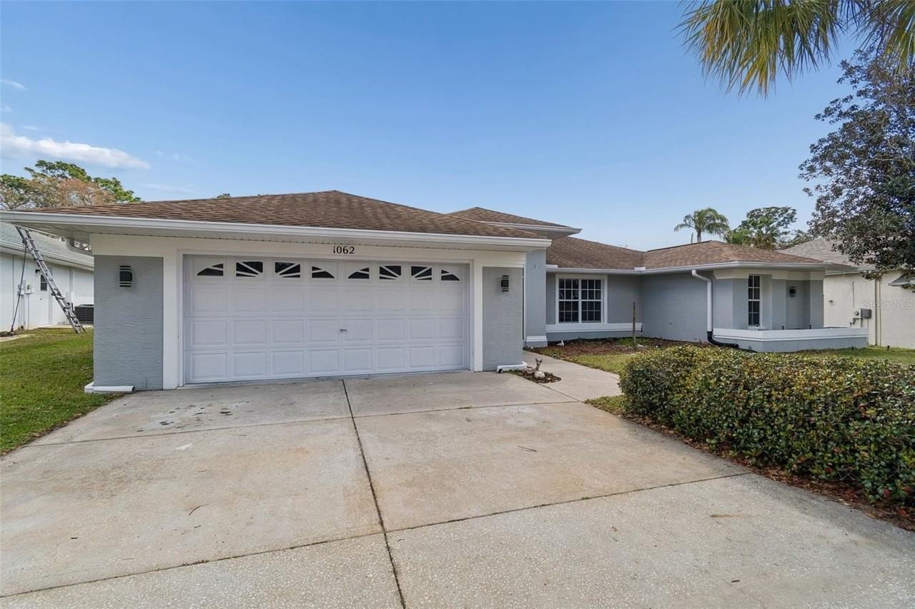 1062 Greenturf Rd - Photo 3 of 50