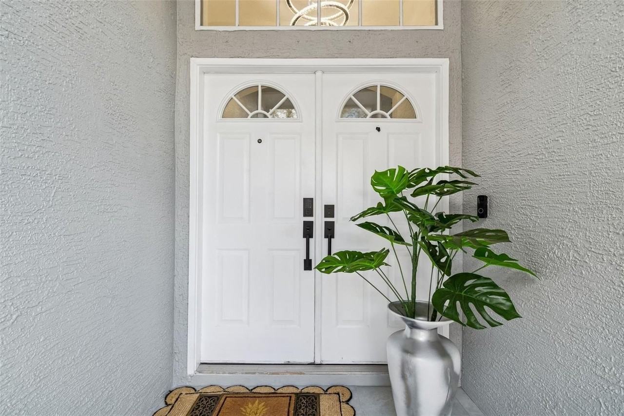 1062 Greenturf Rd - Photo 5 of 50