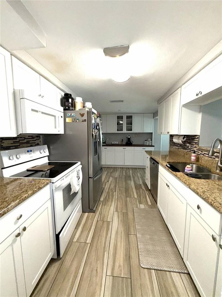 3711 Blackhawk Dr - Photo 3 of 20