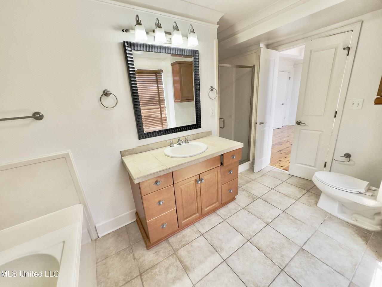 308 E Pearl St Apt 904 - Photo 5 of 12