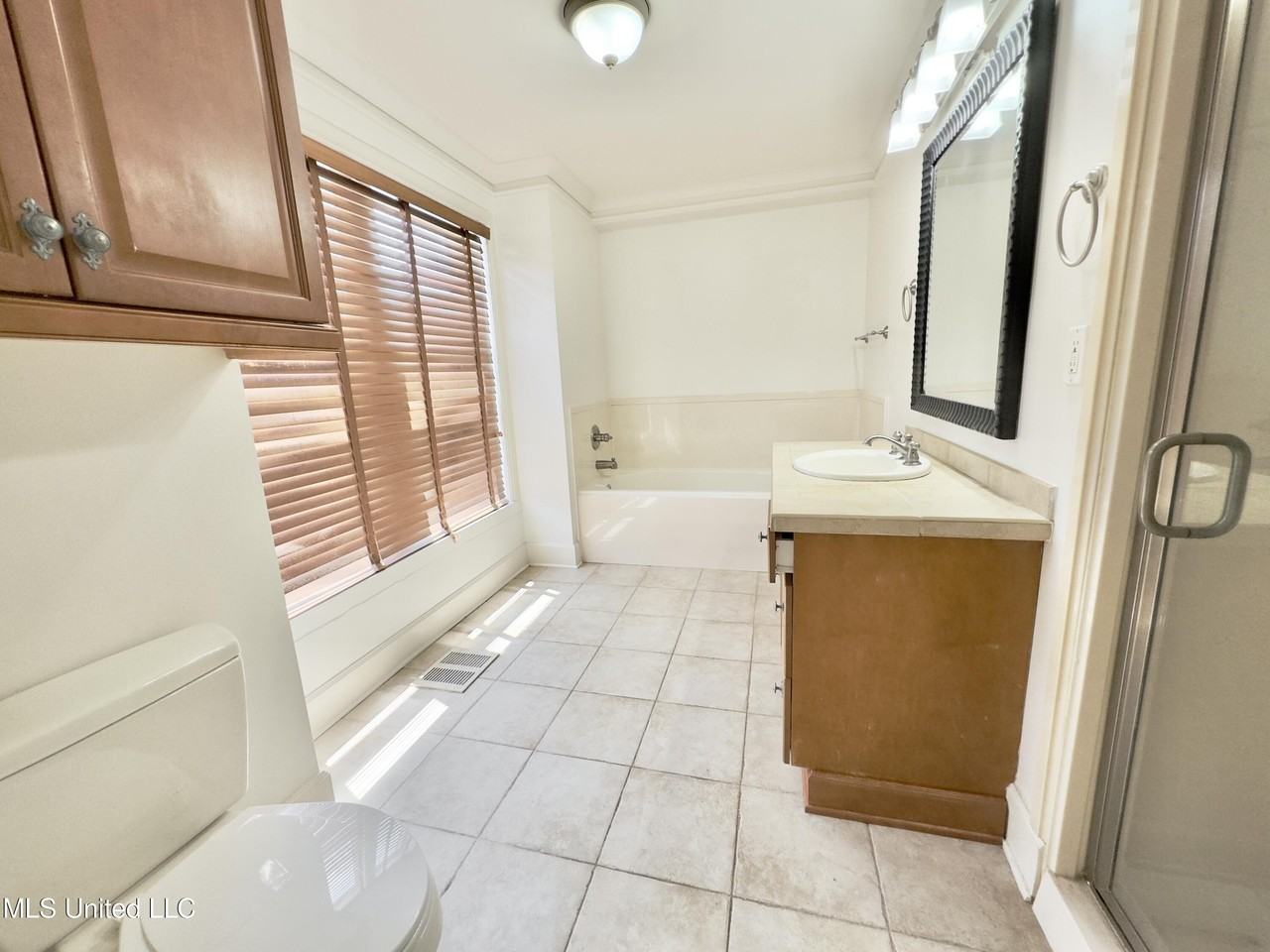 308 E Pearl St Apt 904 - Photo 6 of 12