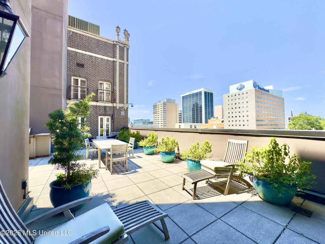 308 E Pearl St Apt 1004 - Photo 2 of 2