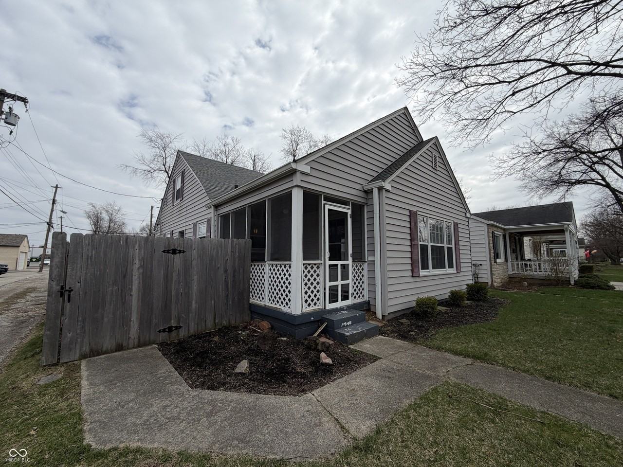 6191 Crittenden Ave - Photo 2 of 28