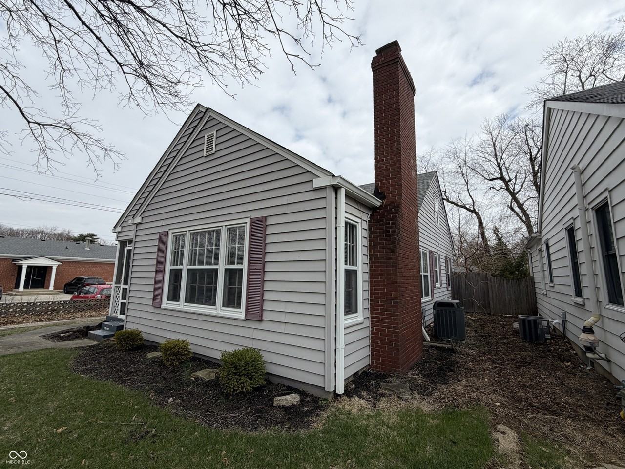 6191 Crittenden Ave - Photo 3 of 28