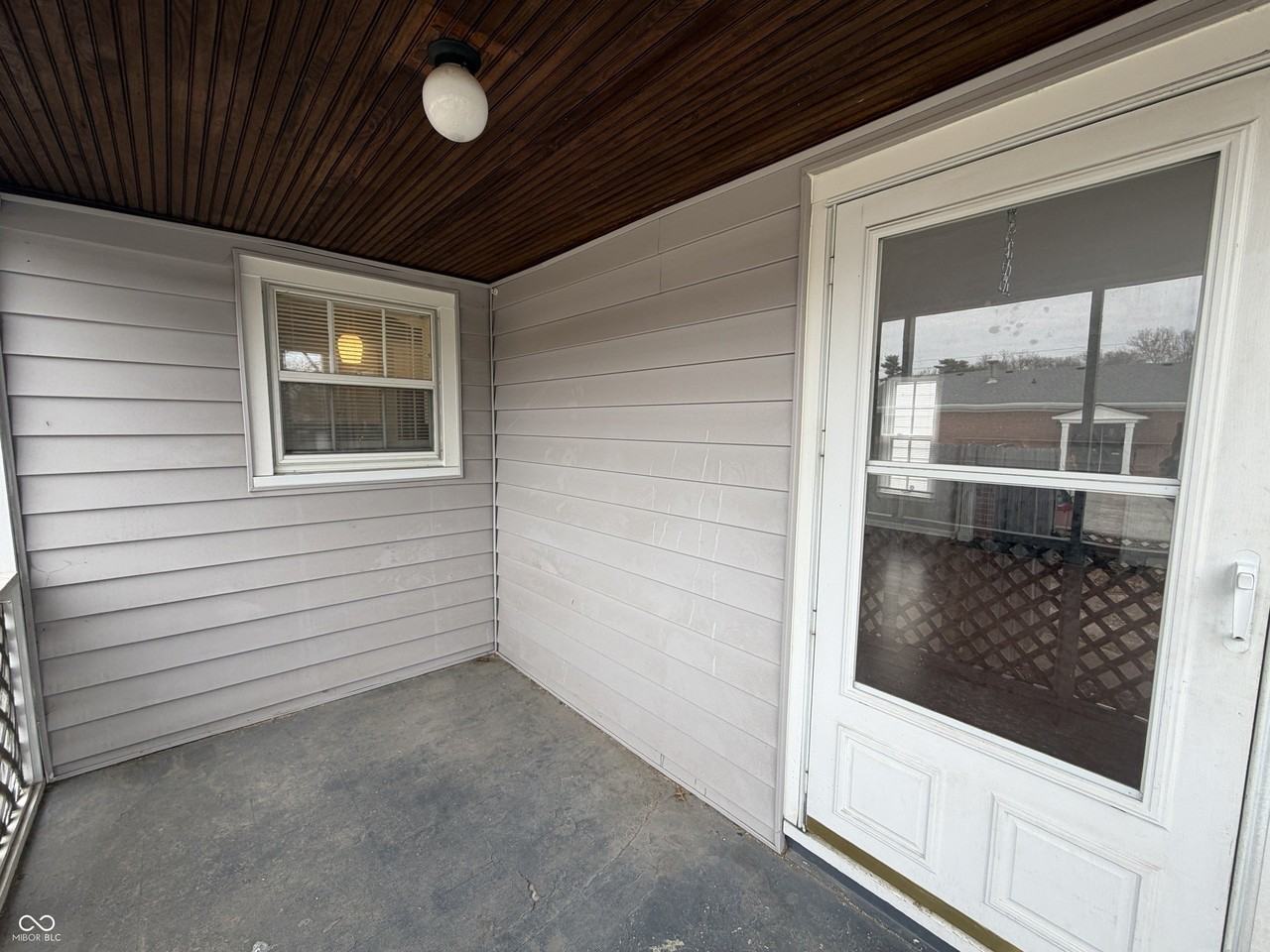 6191 Crittenden Ave - Photo 4 of 28