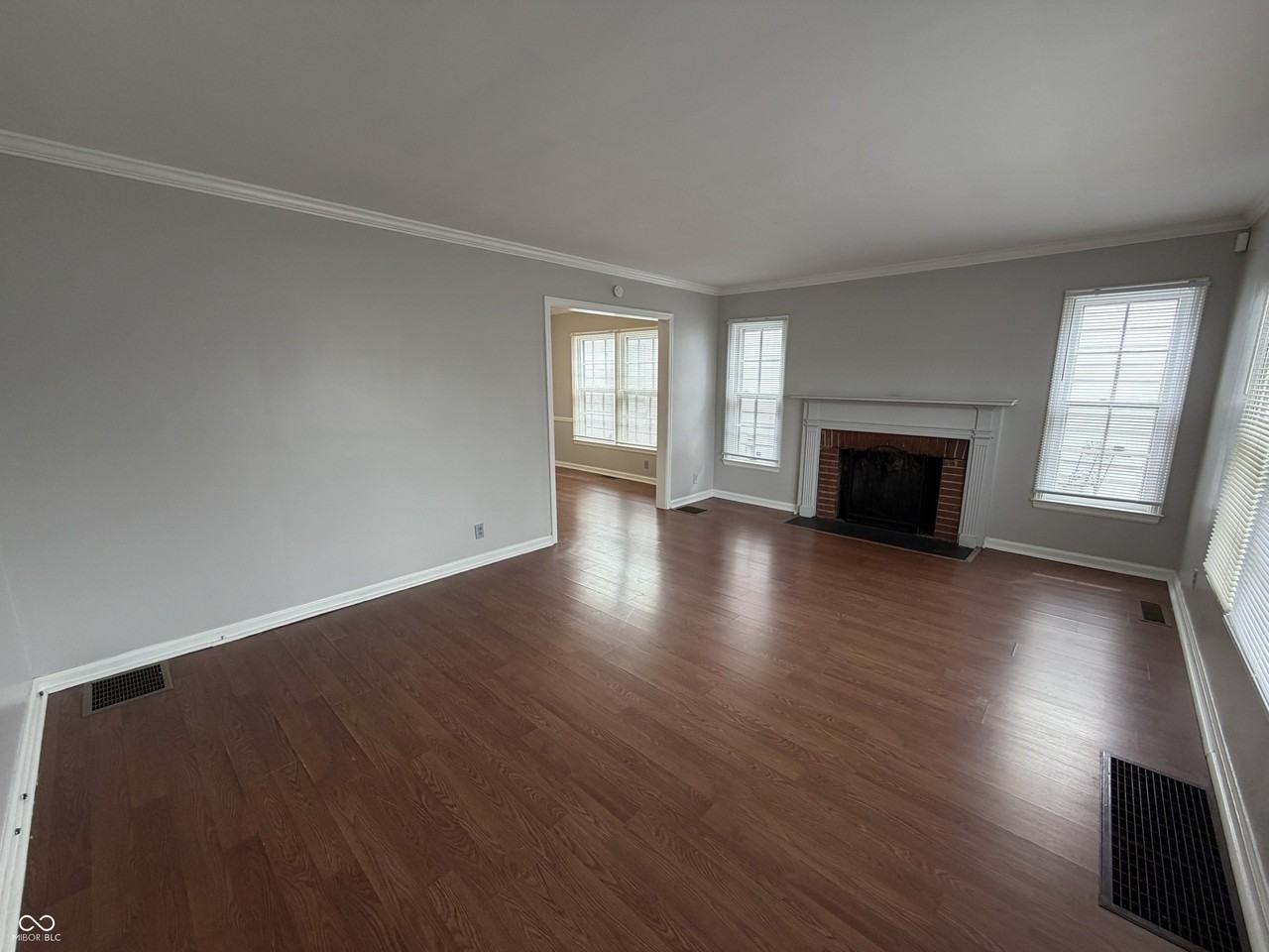 6191 Crittenden Ave - Photo 5 of 28