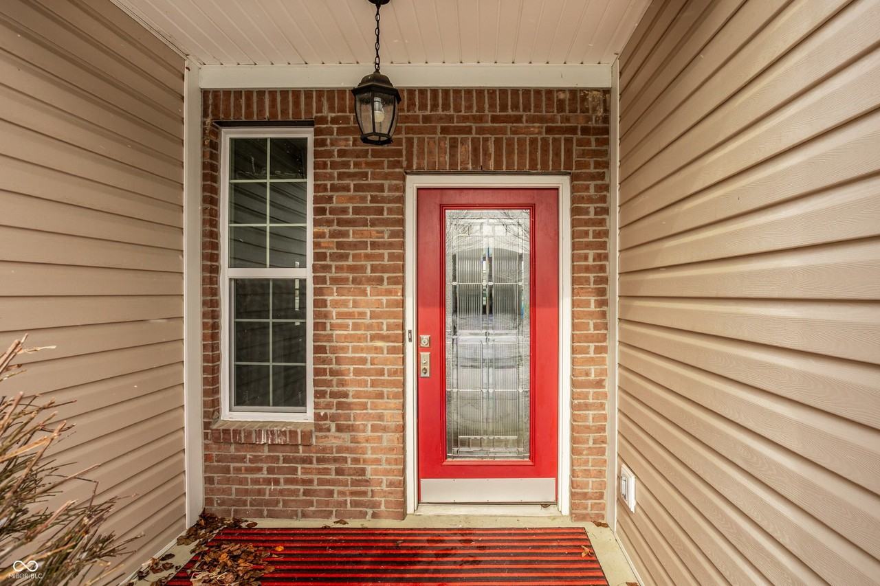 3394 Roundlake Ln - Photo 3 of 31