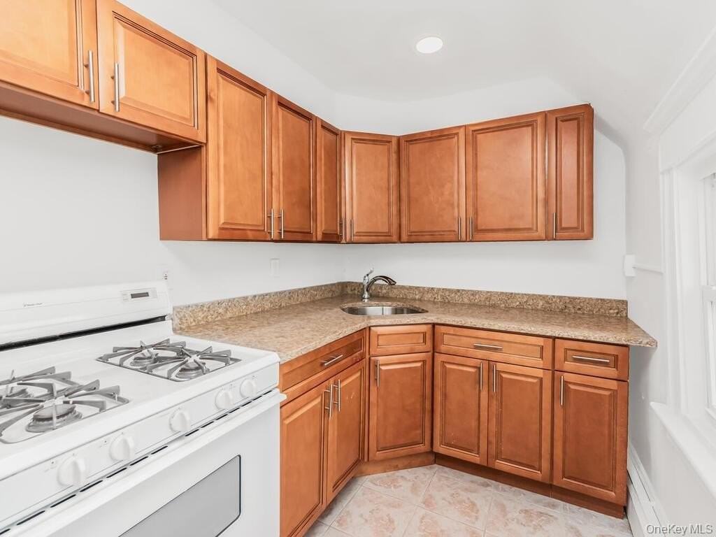 552 N Broadway - Photo 5 of 13