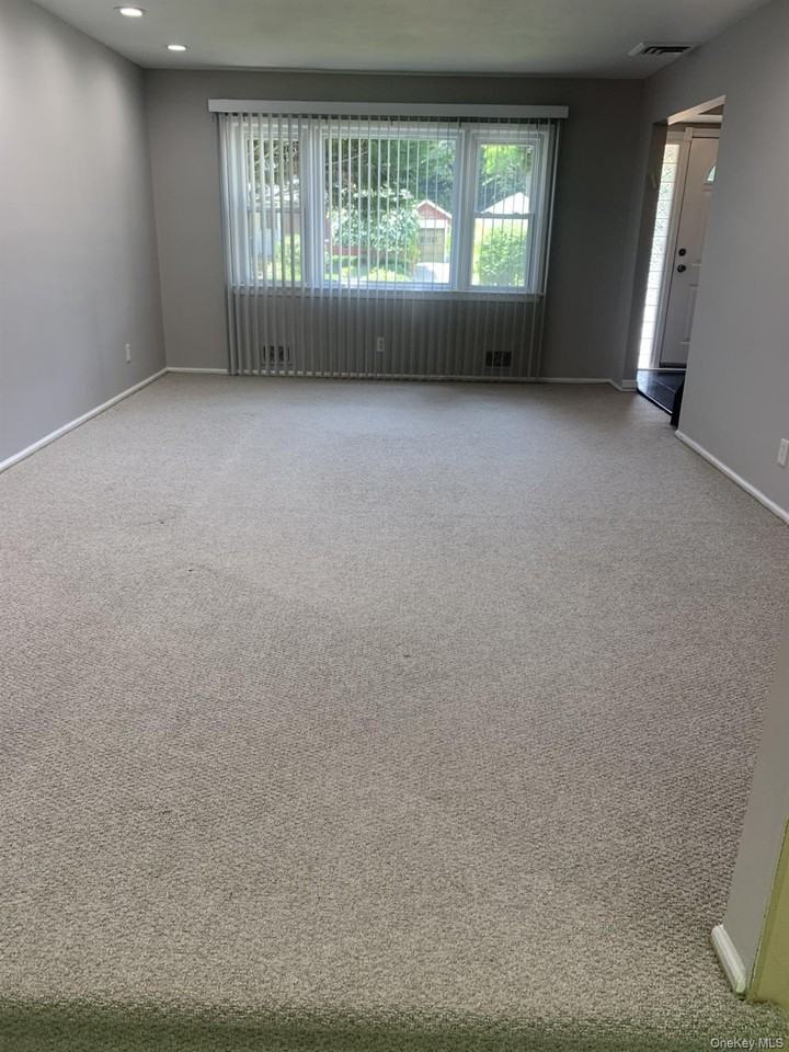 220 Jackson Pl - Photo 4 of 20