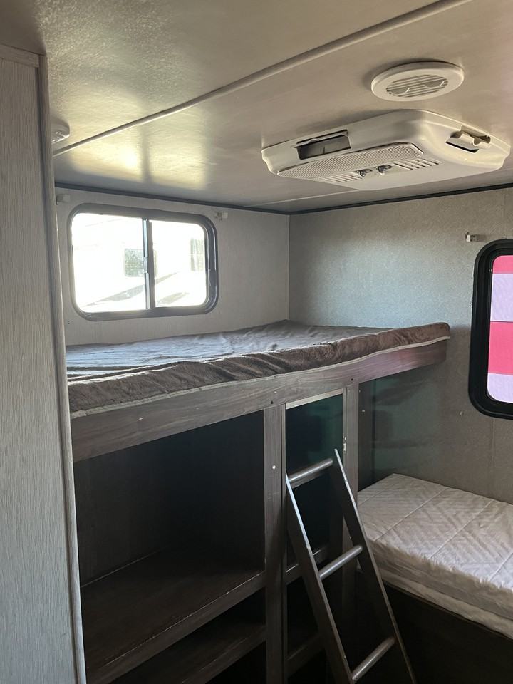 Horseshoe RV 9410 TX - Photo 7 of 10
