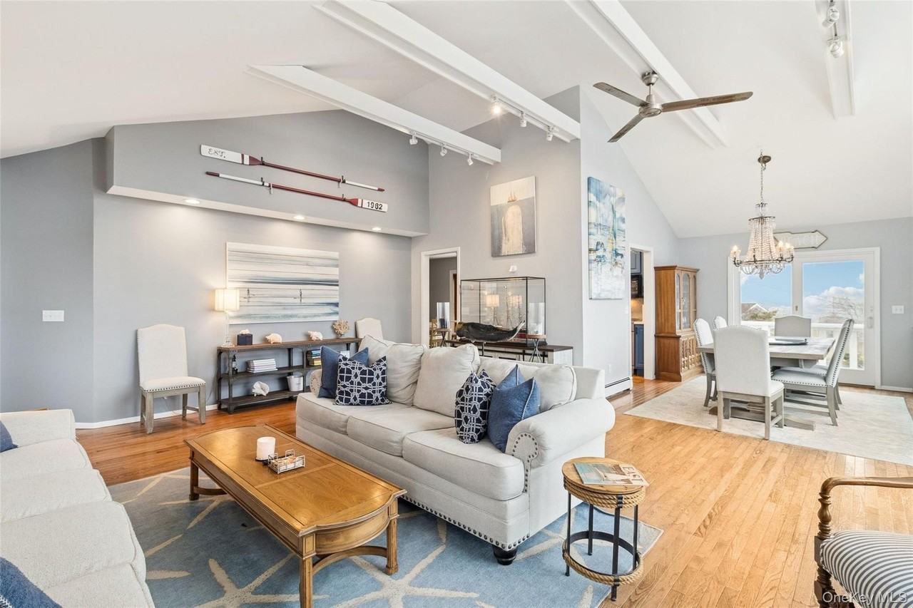 23 Franklin Dr - Photo 3 of 15