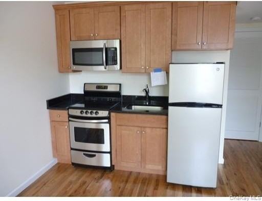 122 Main St Unit 303 - Photo 3 of 7