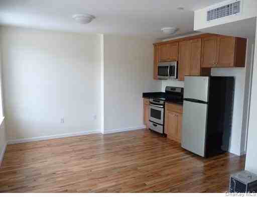 122 Main St Unit 303 - Photo 5 of 7