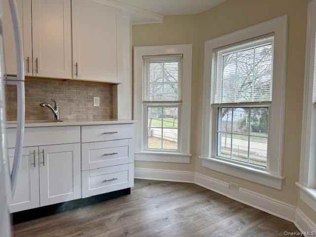 245 Scudder Ave - Photo 5 of 13